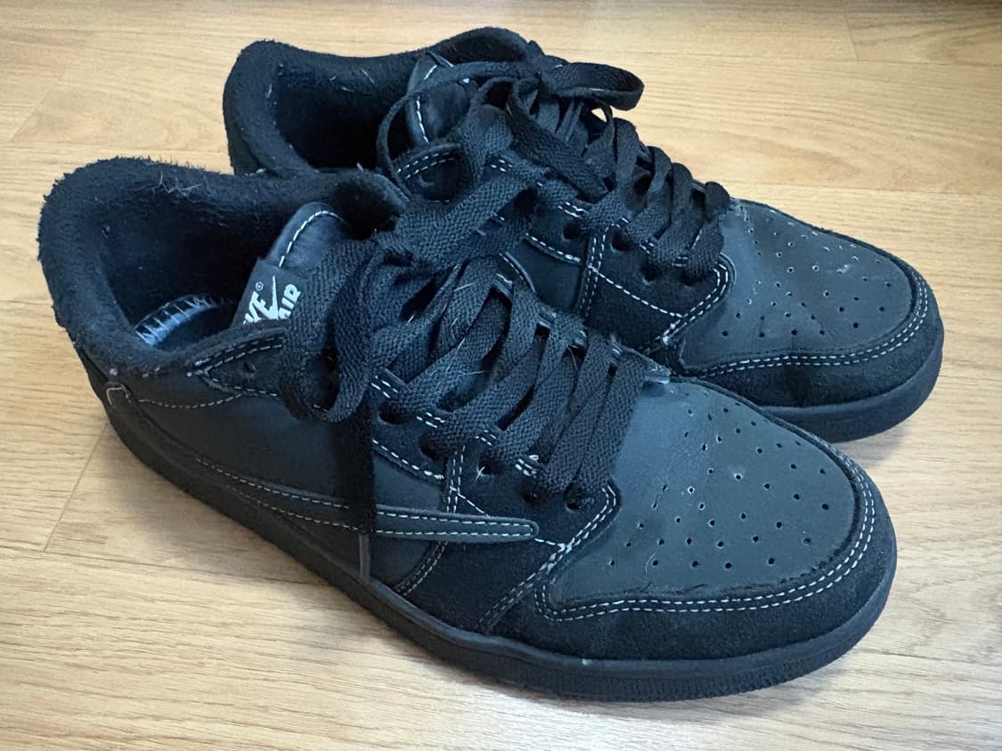 트래비스 스캇 조던 1 블랙팬텀 상품이미지1