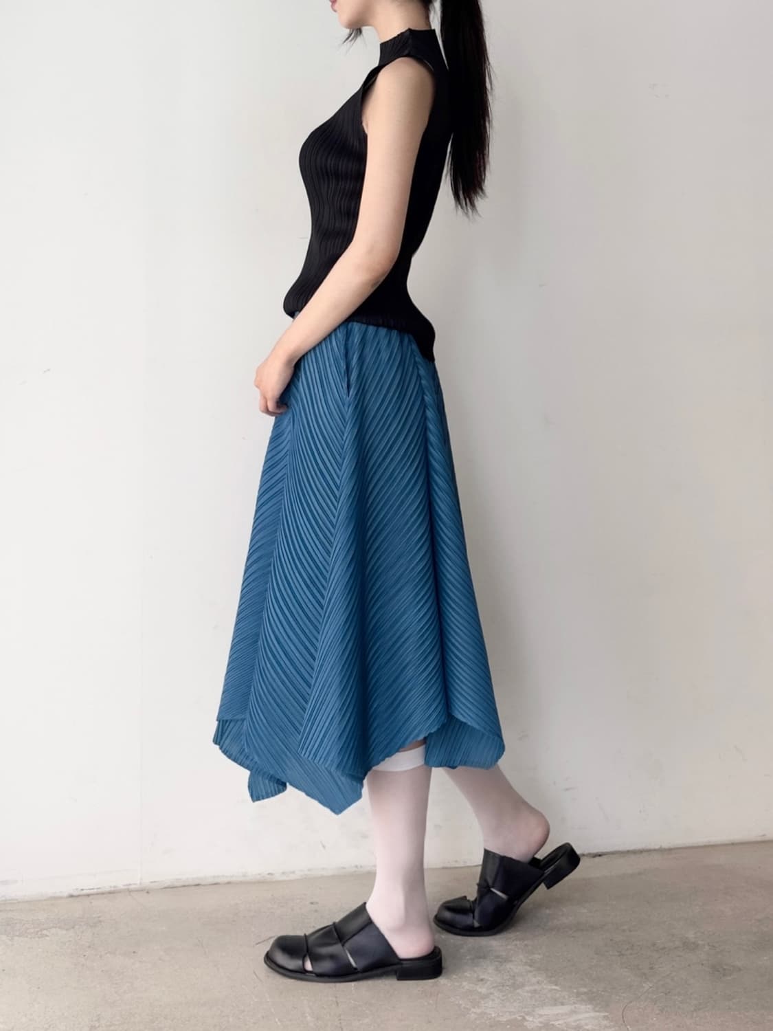 Pleats asymmetric skirt / blue 상품이미지8