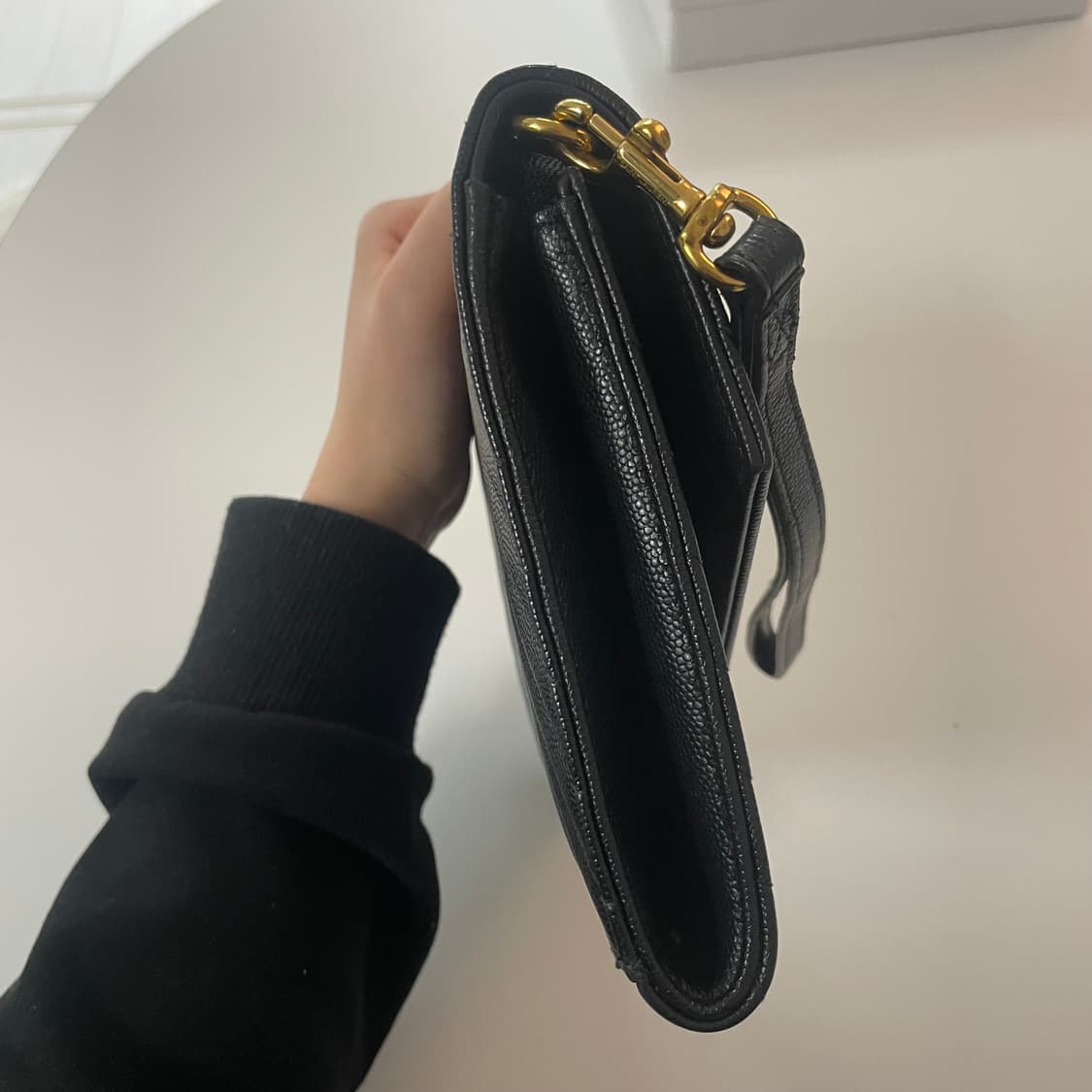 입생로랑 모노그램 엔벨로프 블랙 클러치 상품이미지8