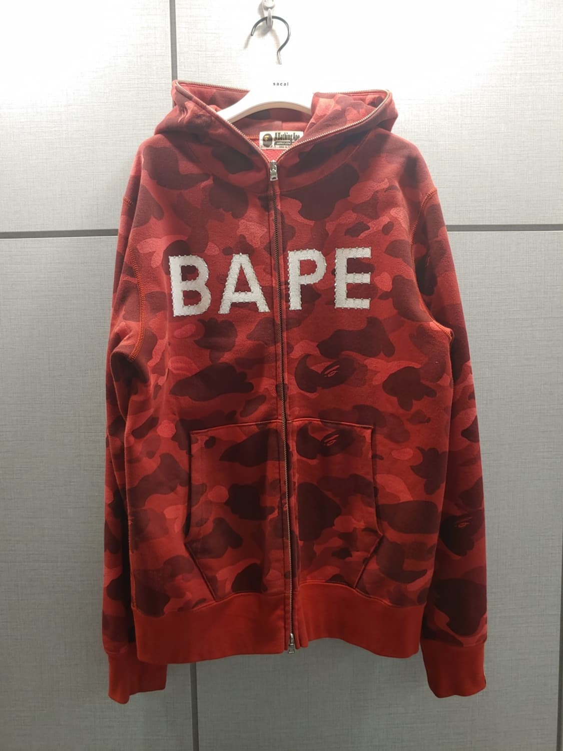 [L] 베이프 스왈로브스키 베이프 로고 레드카모 후드집업 상품이미지1