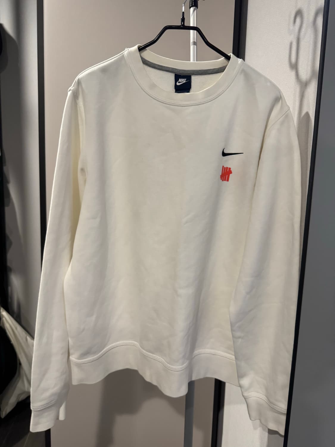 나이키 언디피티드 맨투맨 상품이미지1