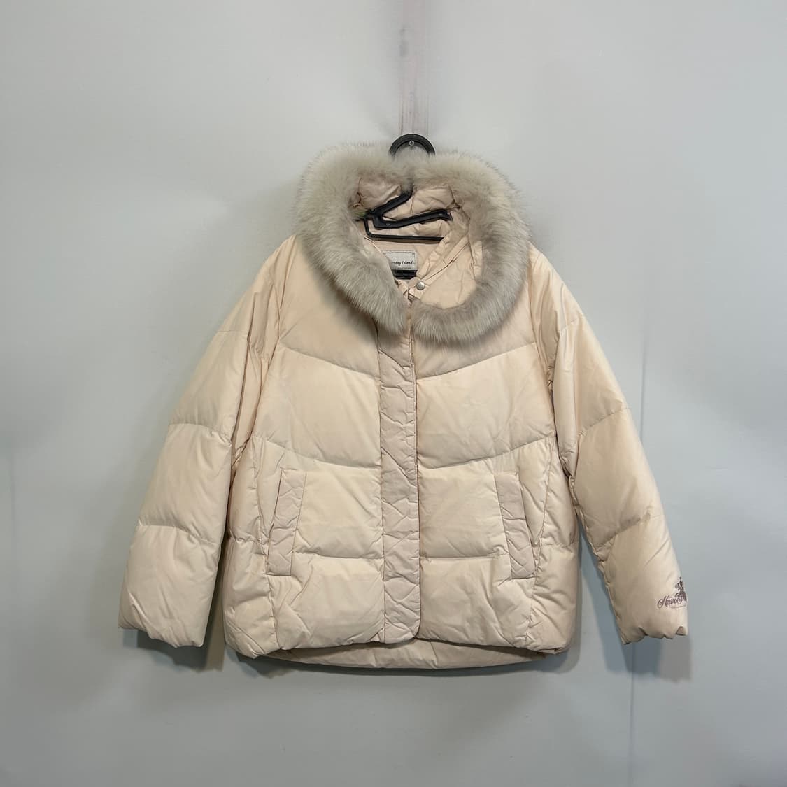 써스데이아일랜드 폭스퍼 자수 숏패딩 푸퍼 85 상품이미지1