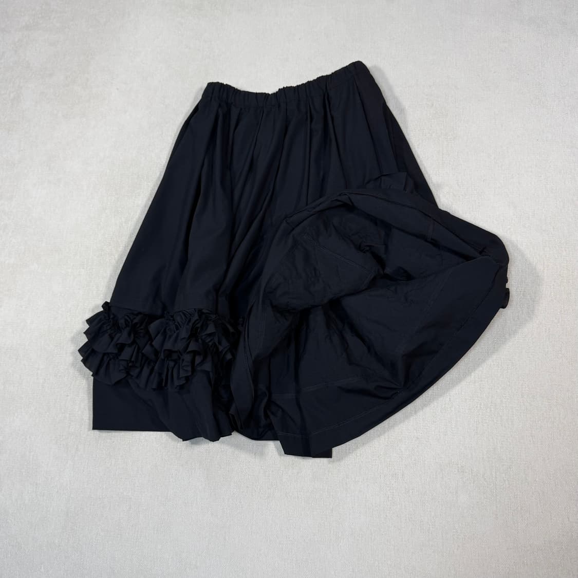 Frill Voluminous Long Black Skirt  상품이미지3