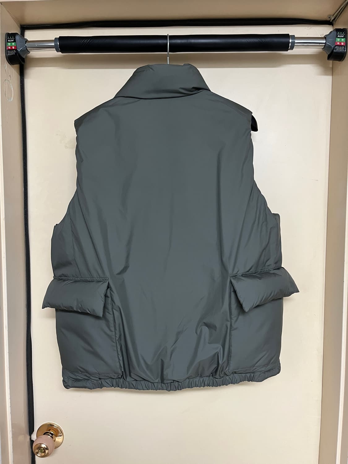 [3] 브라운야드 트래블 구스다운 베스트 올리브그레이 brownyard 상품이미지4