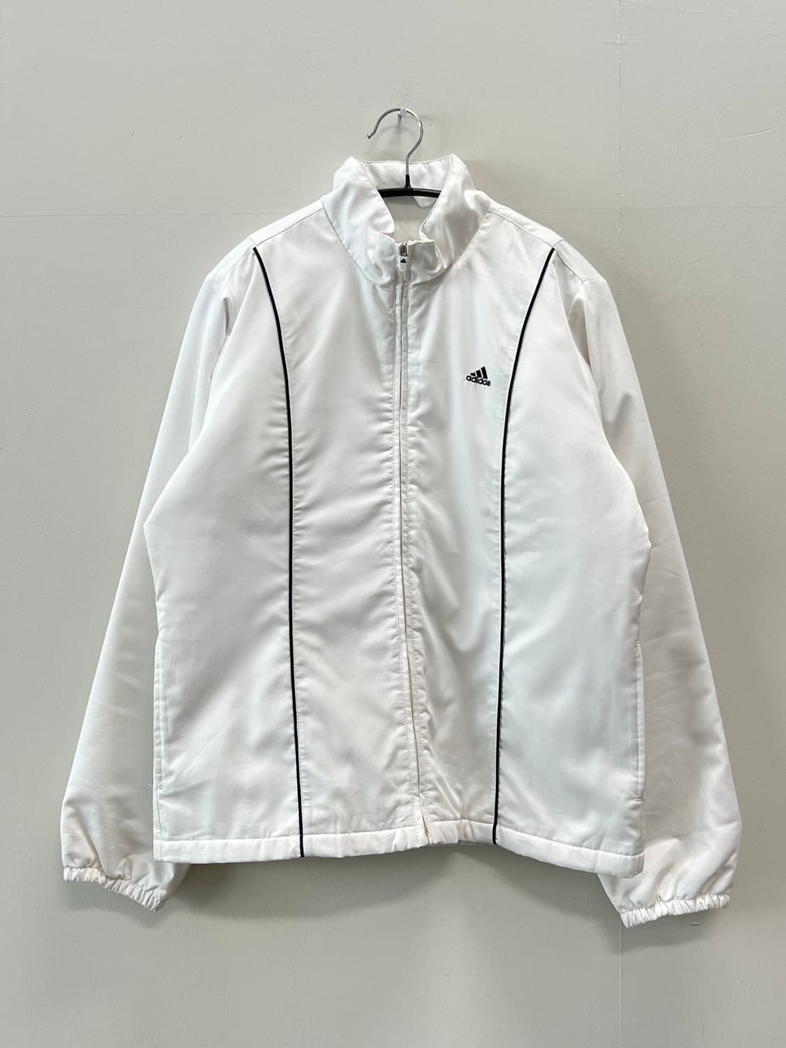 아디다스 우먼스 퍼포먼스 파이핑 우븐 솜 패딩 자켓 화이트 상품이미지2