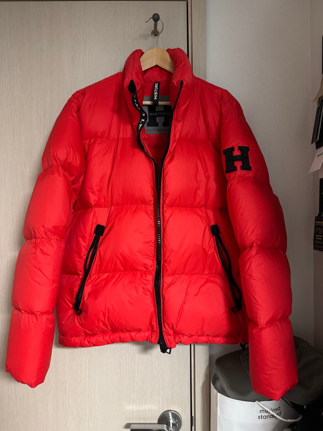 히스토릭리서치 레드 컬러 화이트 덕다운 패딩 상품이미지1