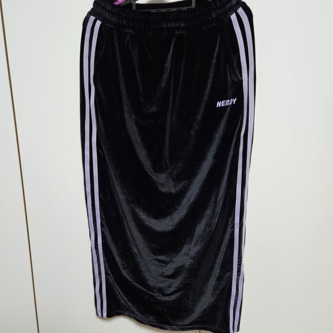 널디 벨벳 후드집업 스커트 세트 블랙 M 트레이닝 셋업 상품이미지4