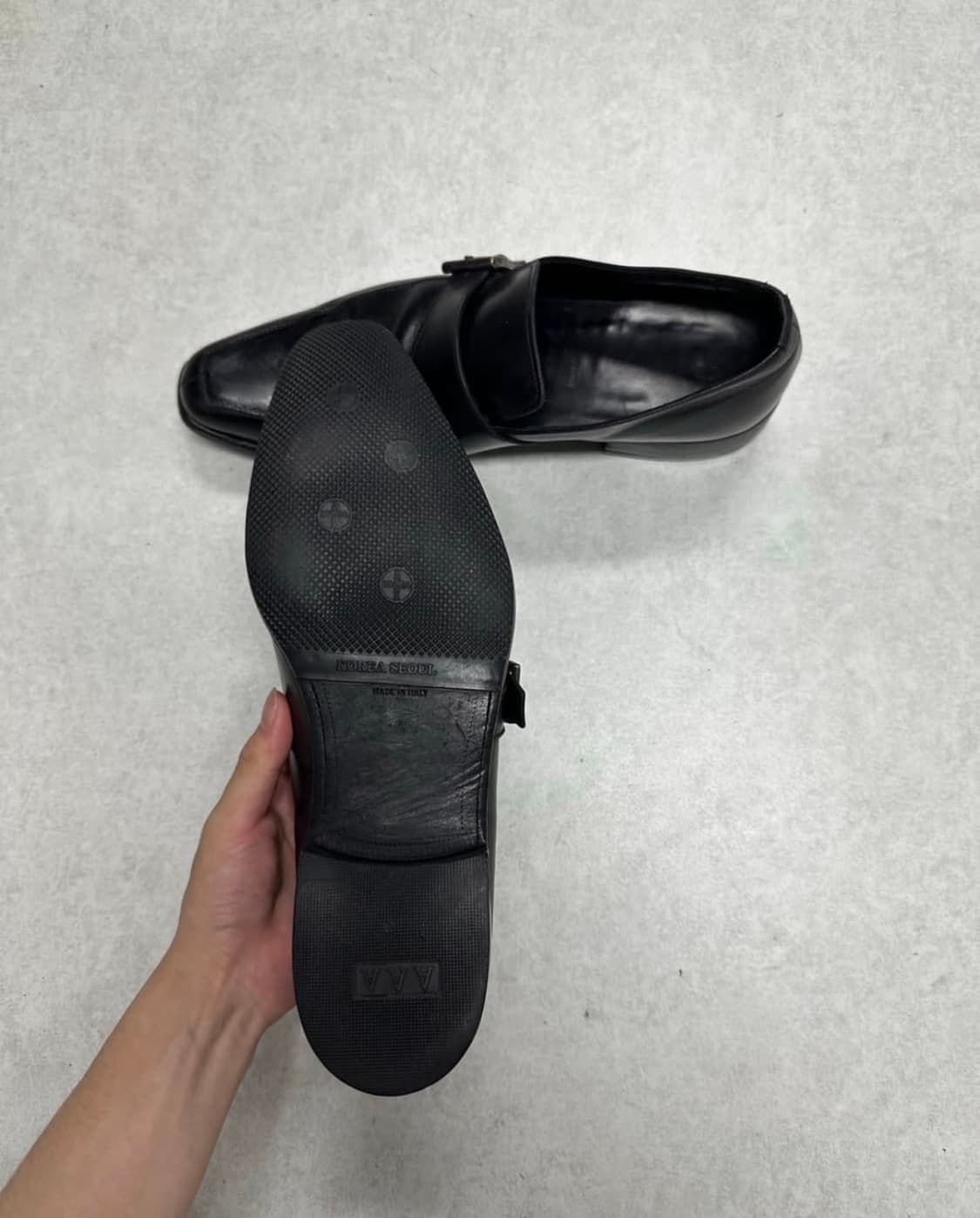 프라다 버클 로퍼 블랙 상품이미지2