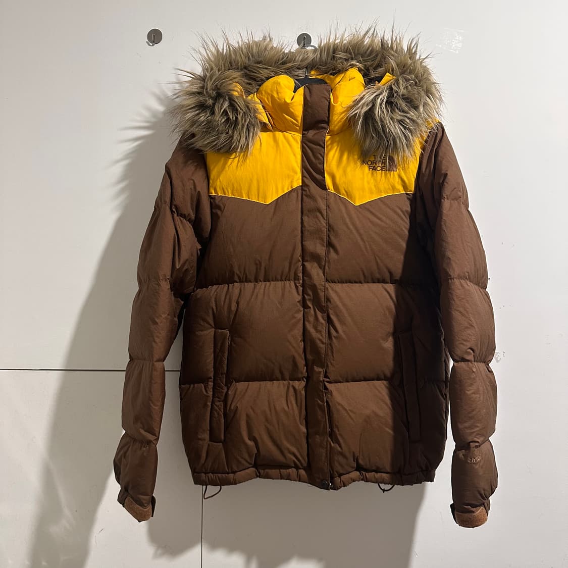 노스페이스 옐로우 브라운 패딩 상품이미지1