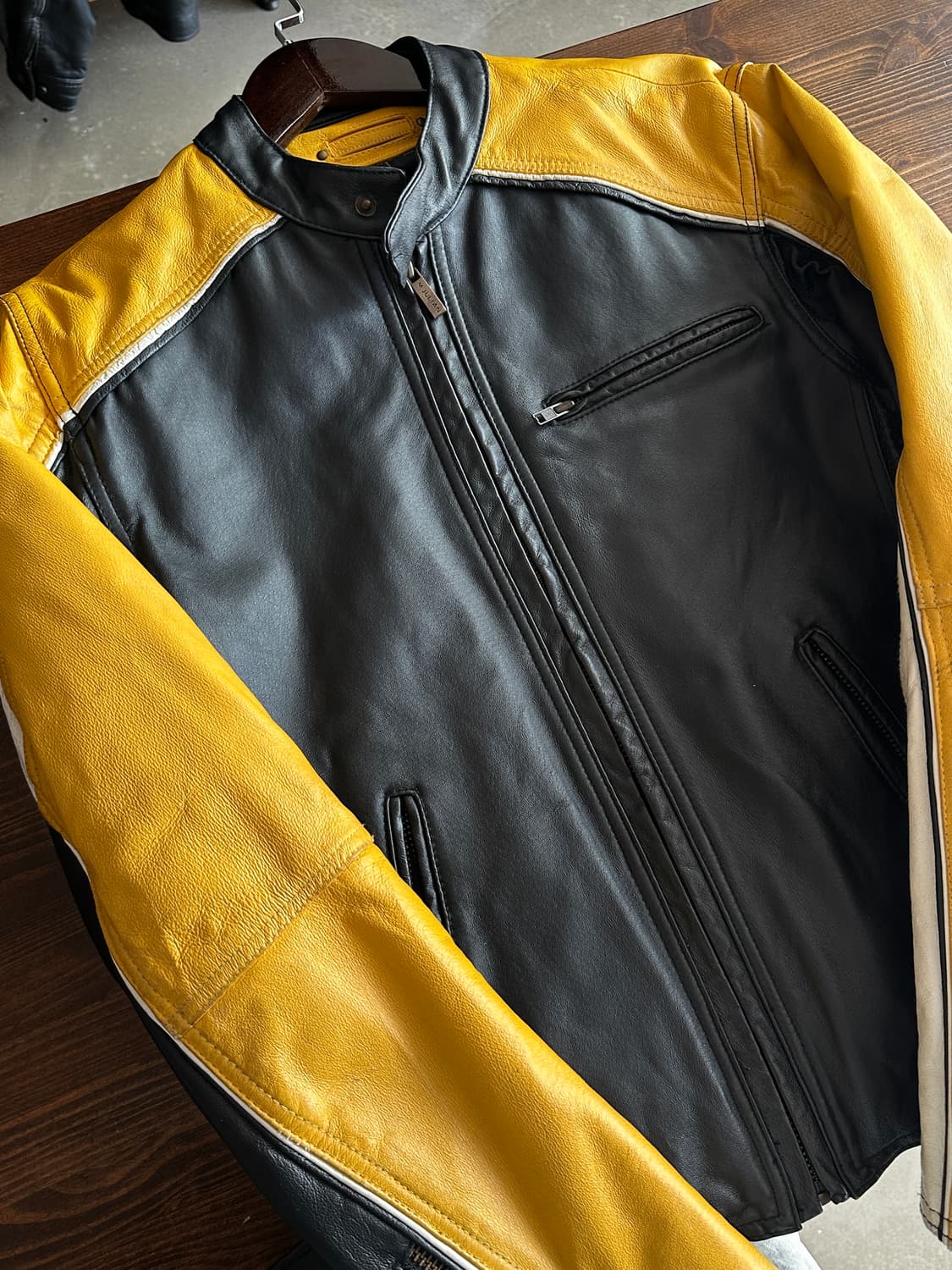 Wilson Leather M. JULIAN 라인 레이싱 자켓 상품이미지2