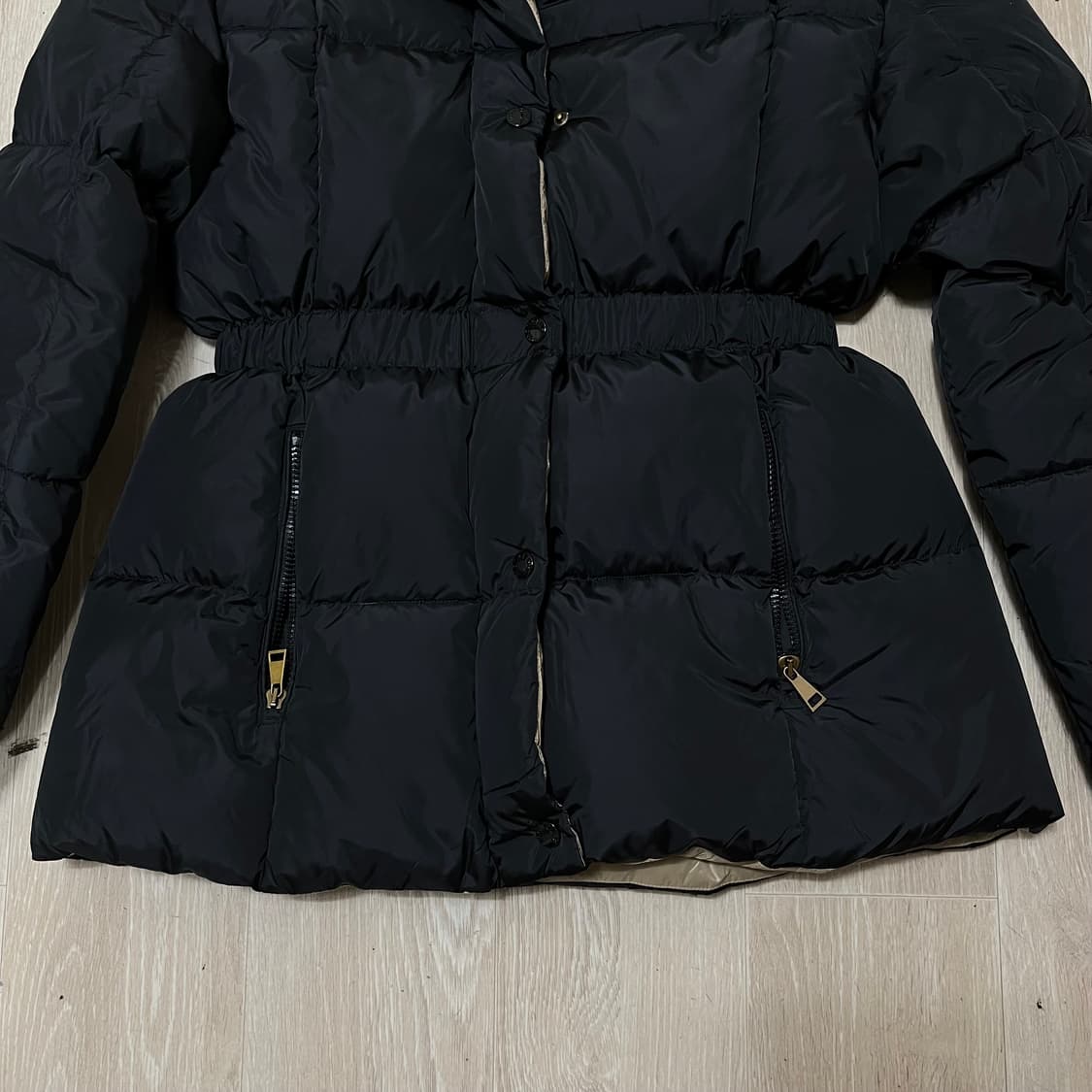 몽클레어 아그뉘 스퀘어 퀼티드 쇼트 다운 자켓 1 상품이미지5