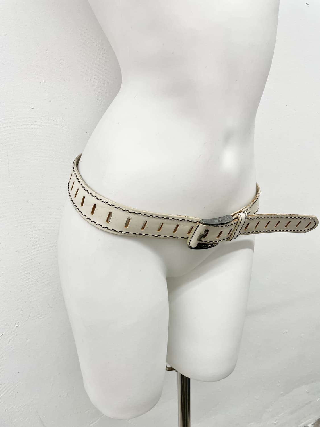 리얼레더 스티치 펀칭 버클 벨트 상품이미지3