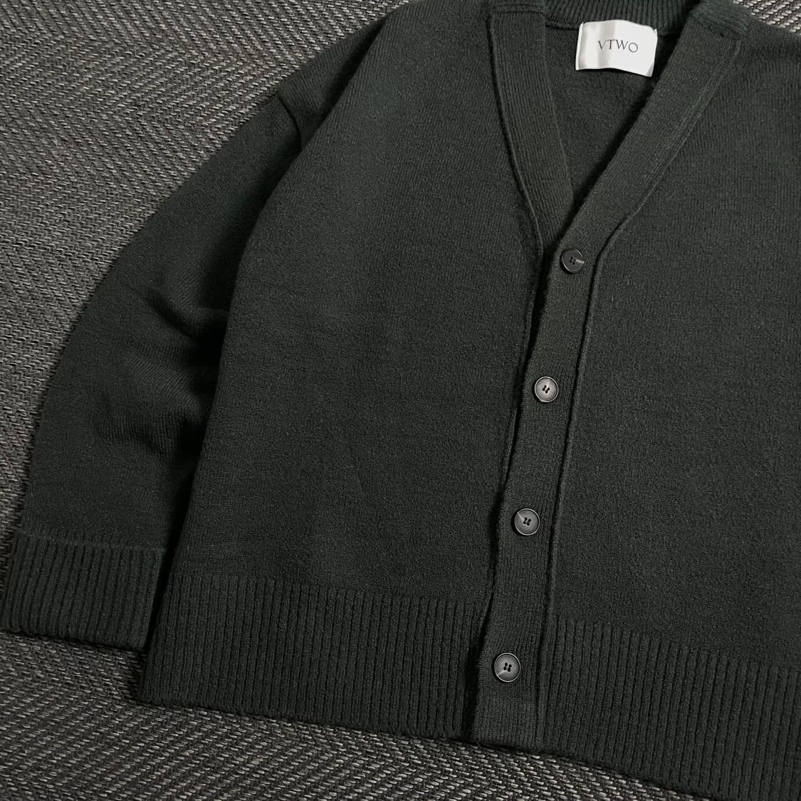 VTWO 미니멀 박시핏 울 가디건 챠콜y 4337 상품이미지3
