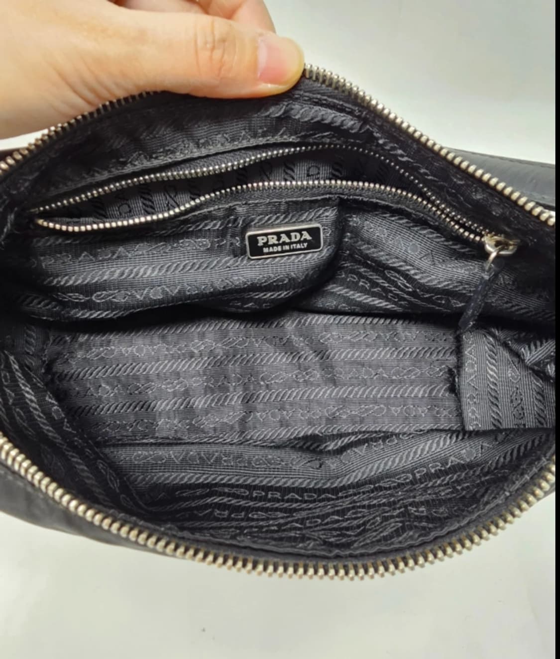 정품 프라다 블랙 나일론 호보백 상품이미지9