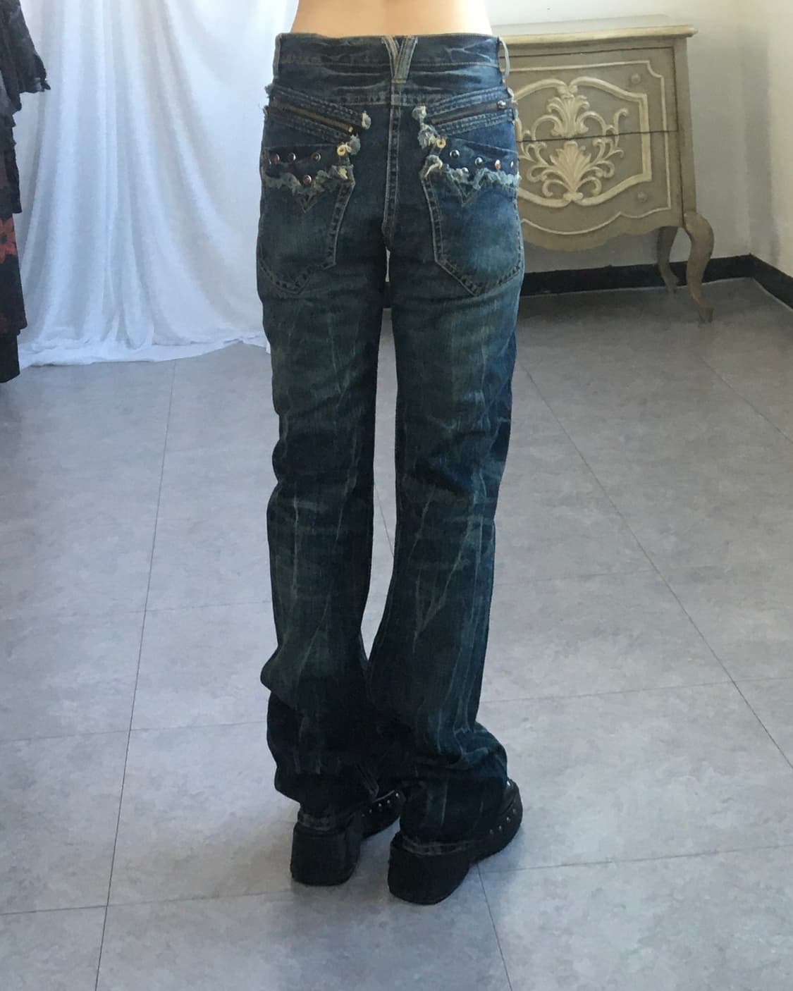 Back stud point washing denim pants 상품이미지9