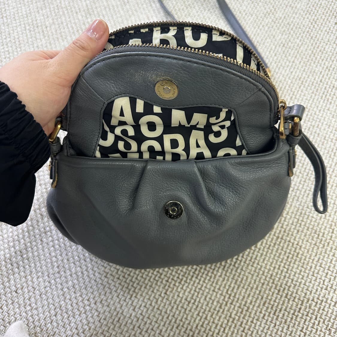 실측확인 마크제이콥스 클랙식 크로스백 0409D 상품이미지4