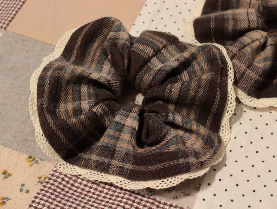 핸드메이드 레이스 브라운 체크 스크런치 상품이미지1