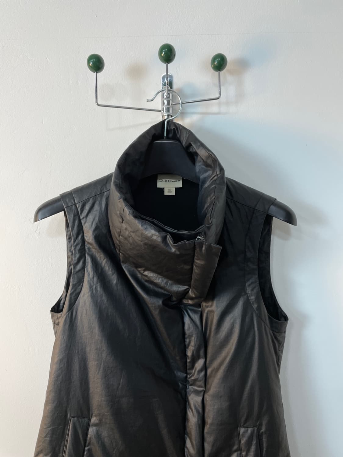 Dkny 하이 넥 코팅 조끼 패딩  상품이미지4