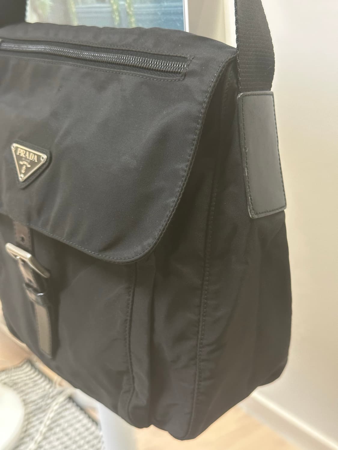 프라다 나일론 포코노 버클 크로스백 주우재백 A급 컨디션 상품이미지4
