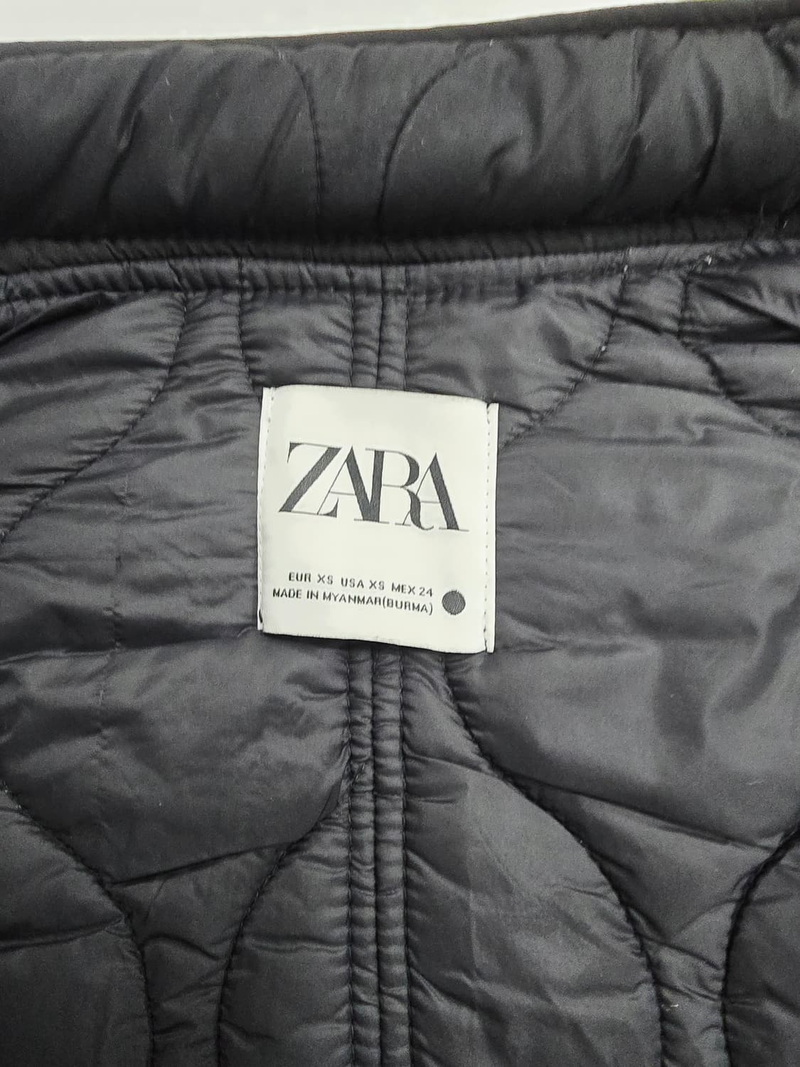 자라 블랙 퀼팅 패딩  숏자켓 상품이미지8