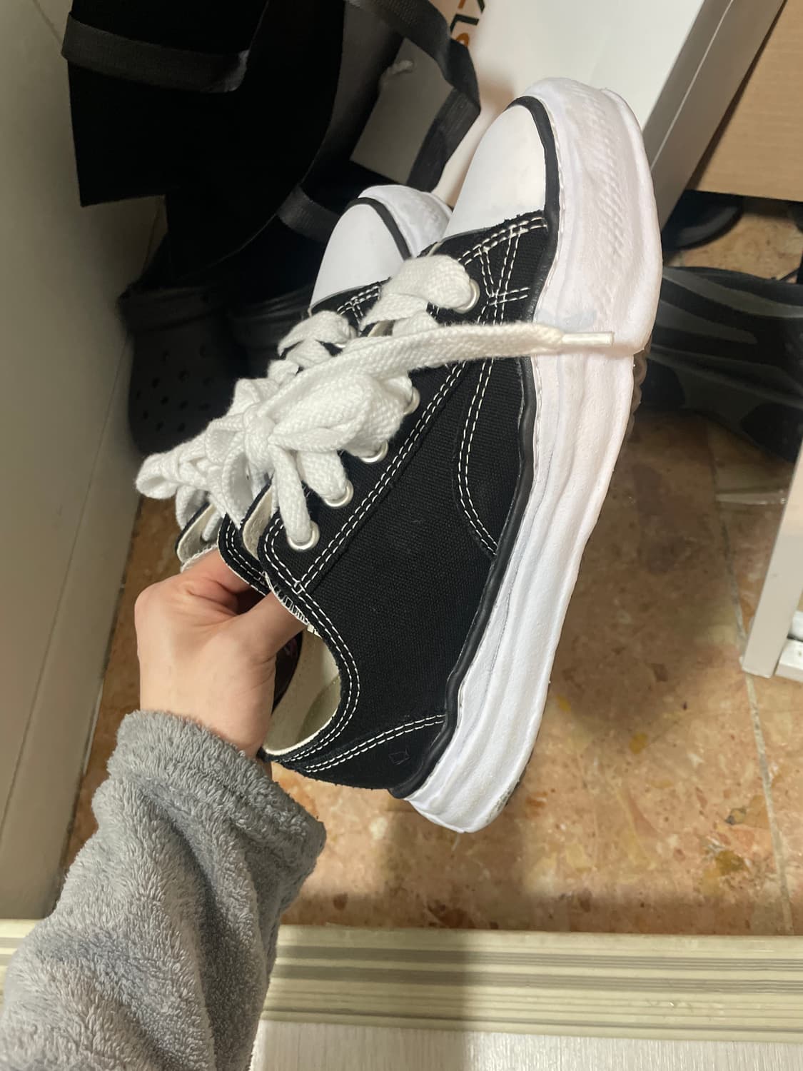 메종 미하라 야스히로 피터슨 OG 솔 캔버스 로우 스니커즈 블랙 상품이미지2