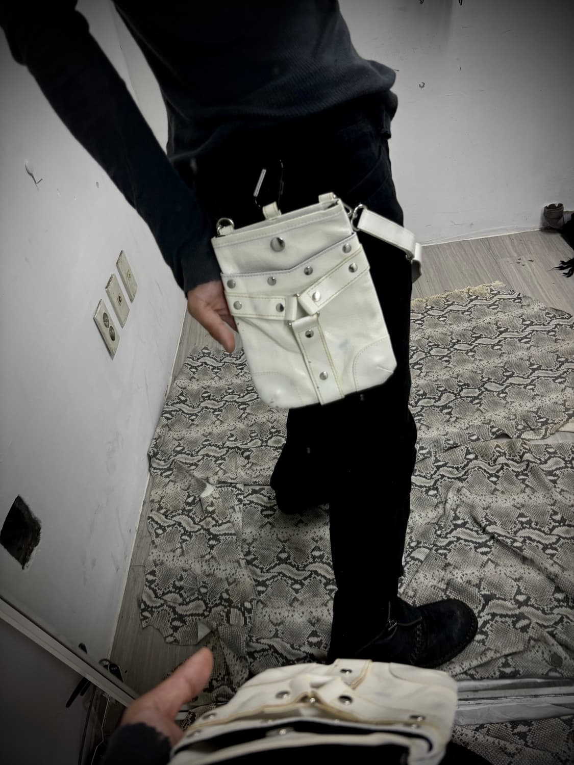 “OLCI” Buckle Detail White Bag  상품이미지9