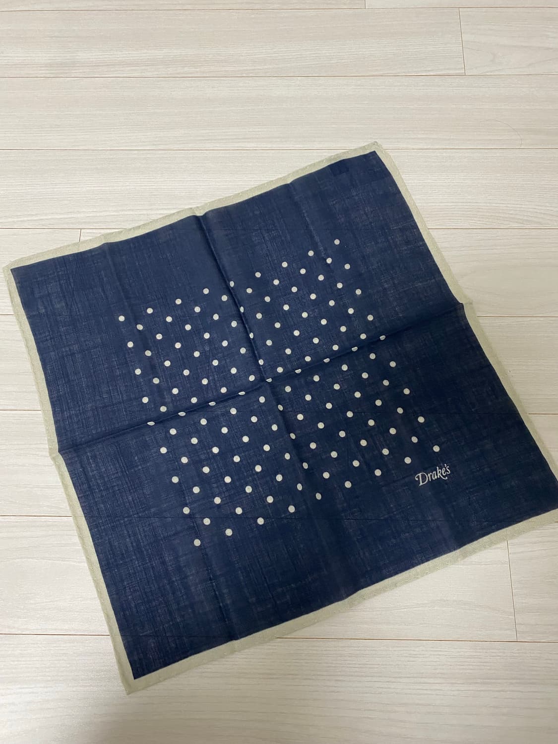 드레익스(Drake's) 폴카도트 네이비 포켓스퀘어 상품이미지2