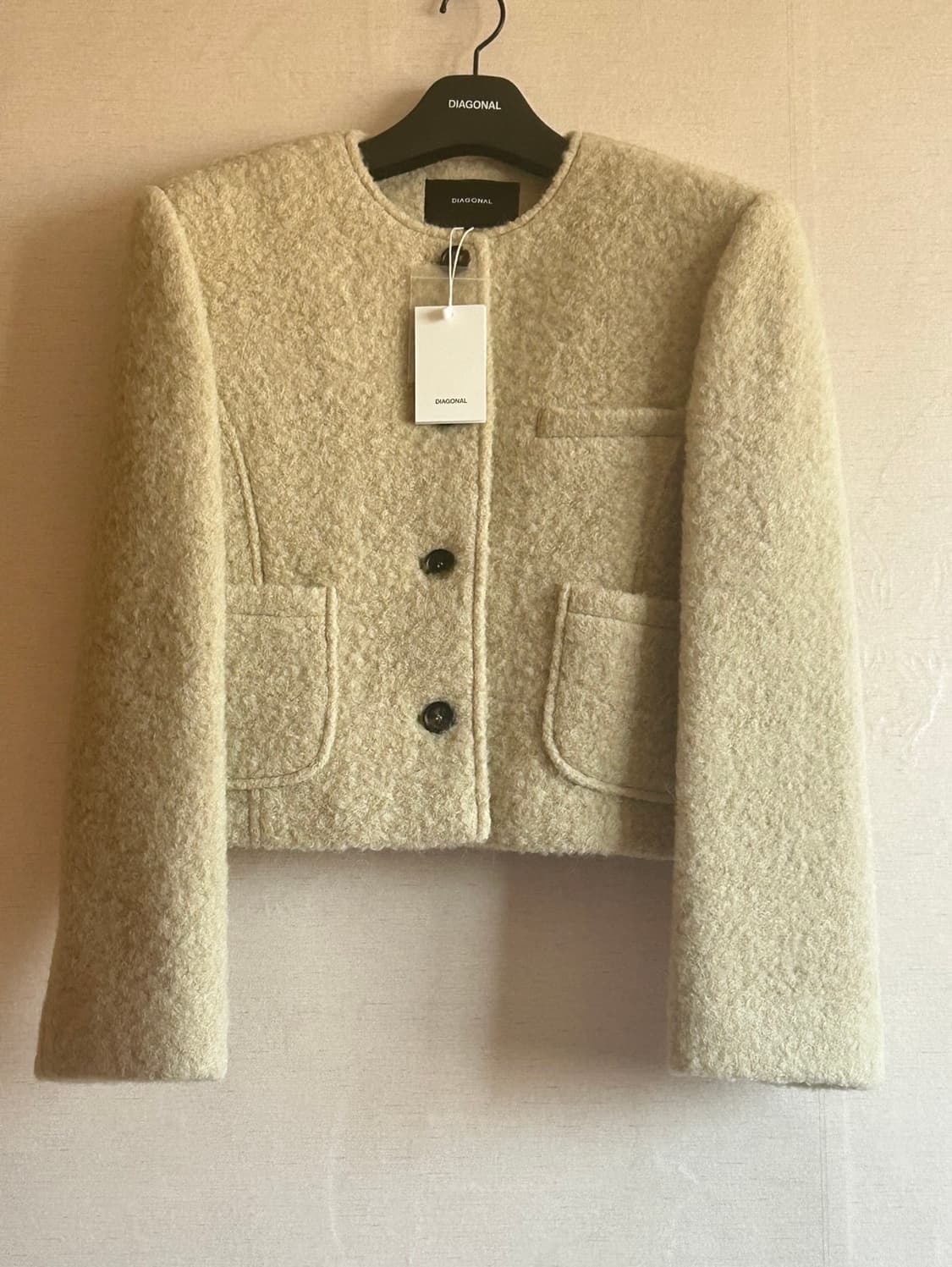 택O) 다이애그널 덤블 노 카라 자켓 베이지 [박규영 착용] 상품이미지5