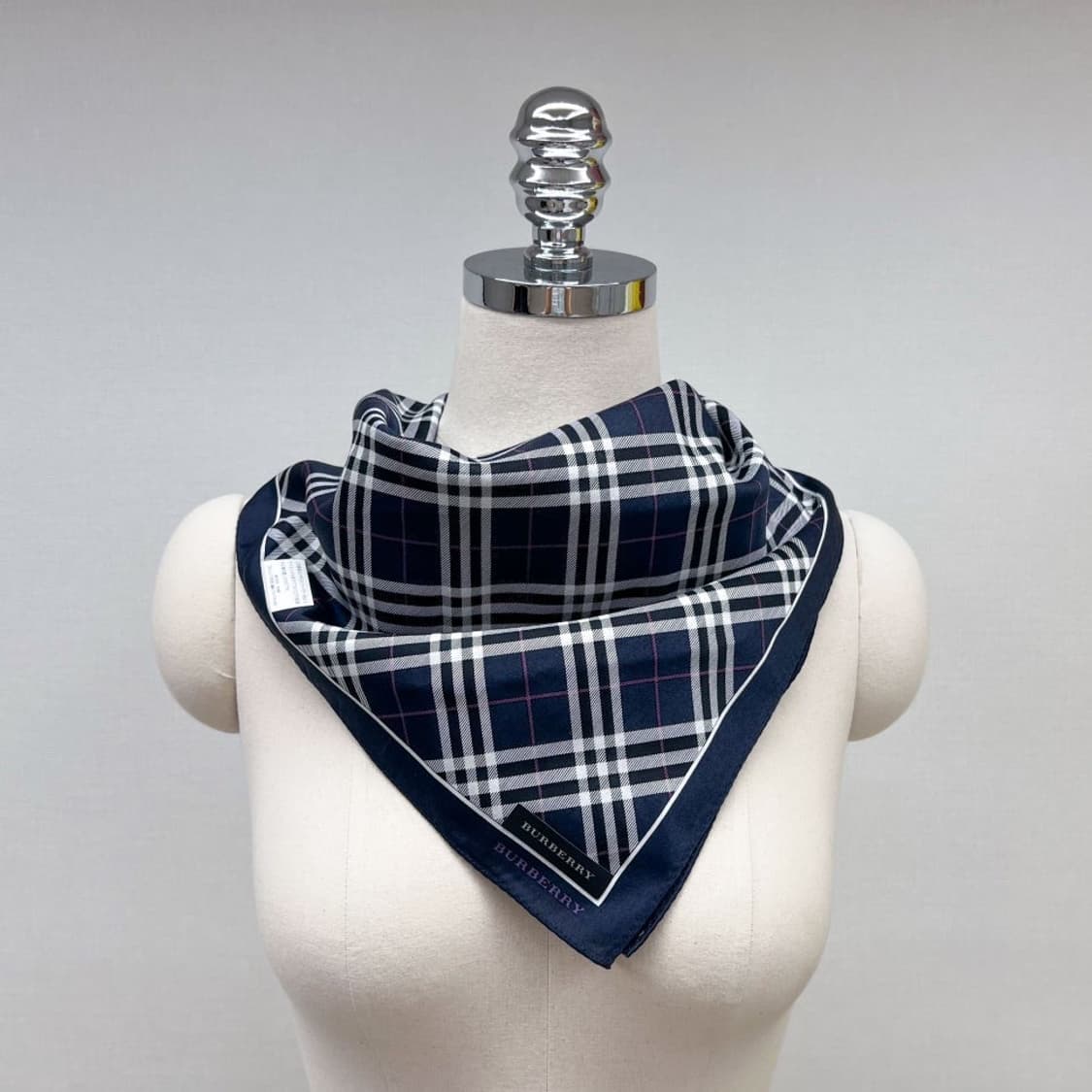 (새상품) burberry /버버리 쁘띠스카프 손수건 상품이미지8