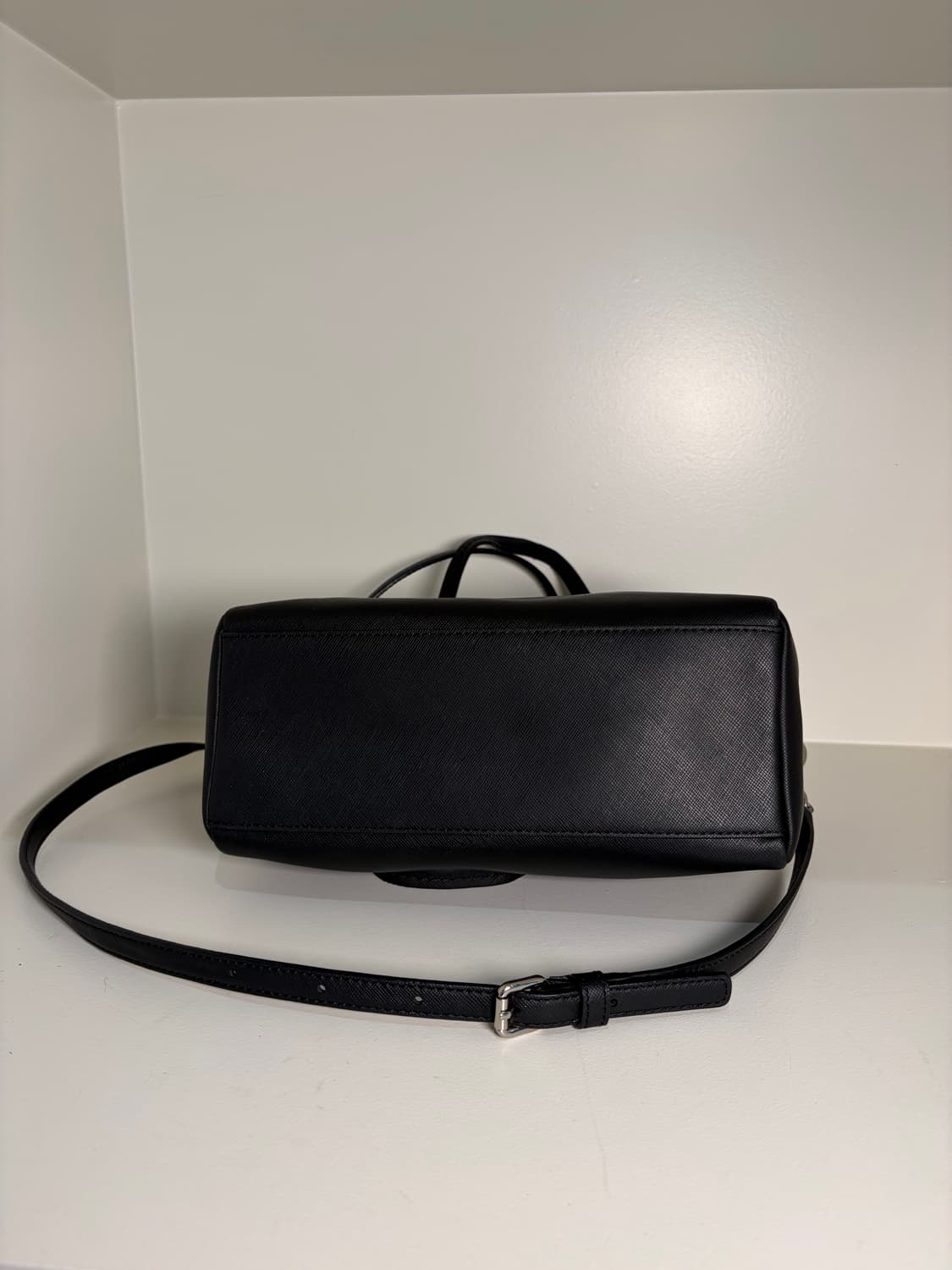 코치 블랙 가죽 크로스백 상품이미지3