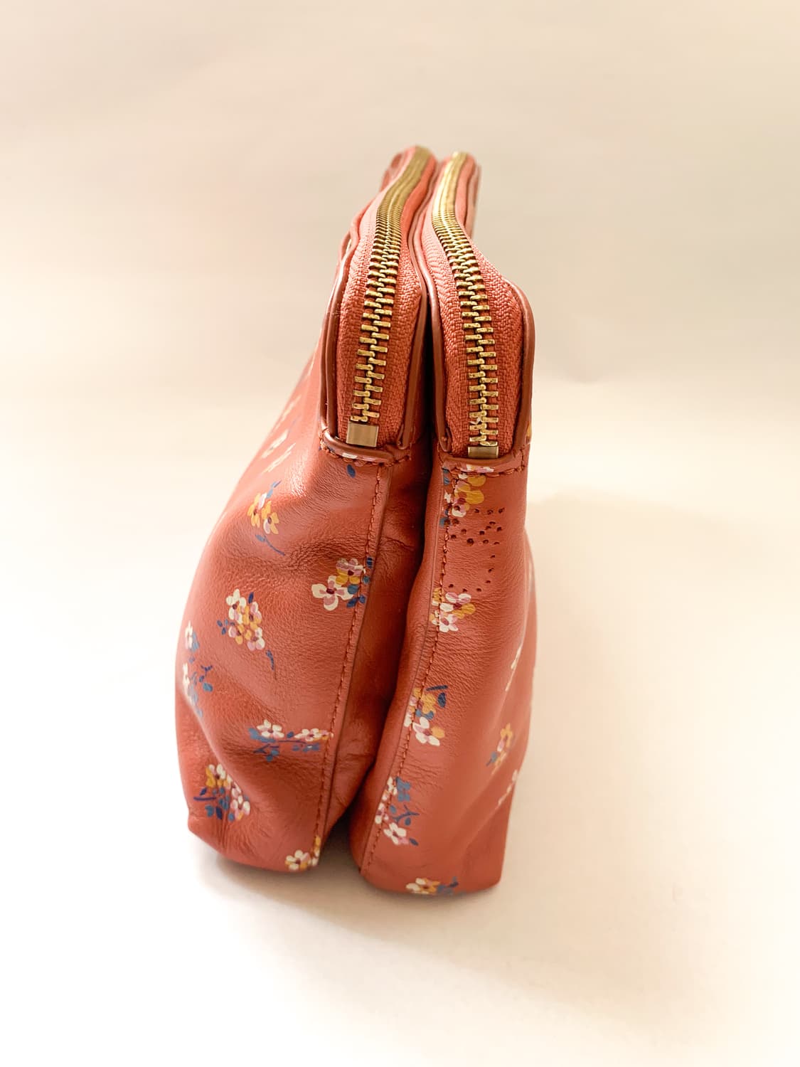 캐스키드슨 플라워 가죽 클러치백 상품이미지2