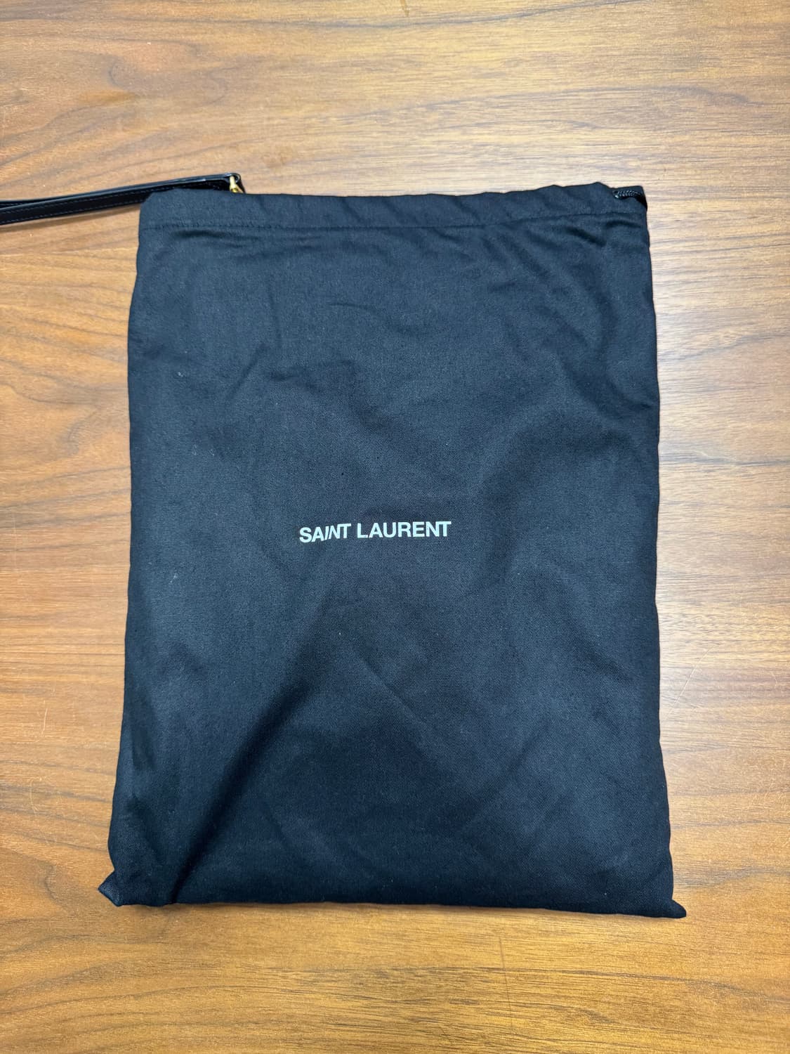 생로랑 마틀라세 클러치 블랙 금장 상품이미지6