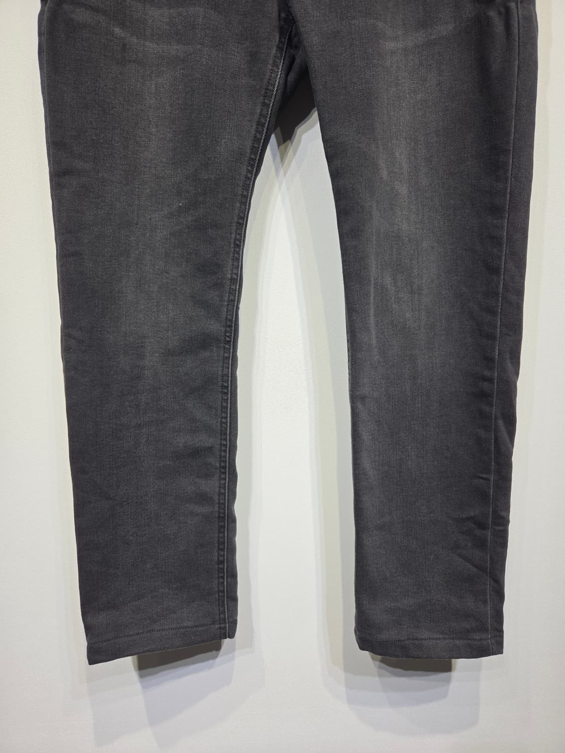 시리즈(series;) 힙스터 핏 블랙 워싱 데님 팬츠 상품이미지4