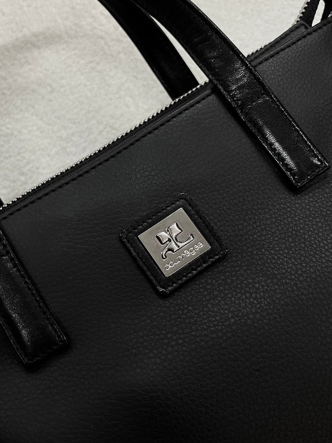 COURREGES 꾸레쥬 로고 토트백 상품이미지3