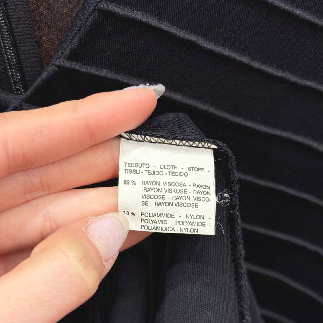 막스마라 스포트막스 슬리브리스 미디 원피스 플리츠 디테일 브랙 상품이미지8