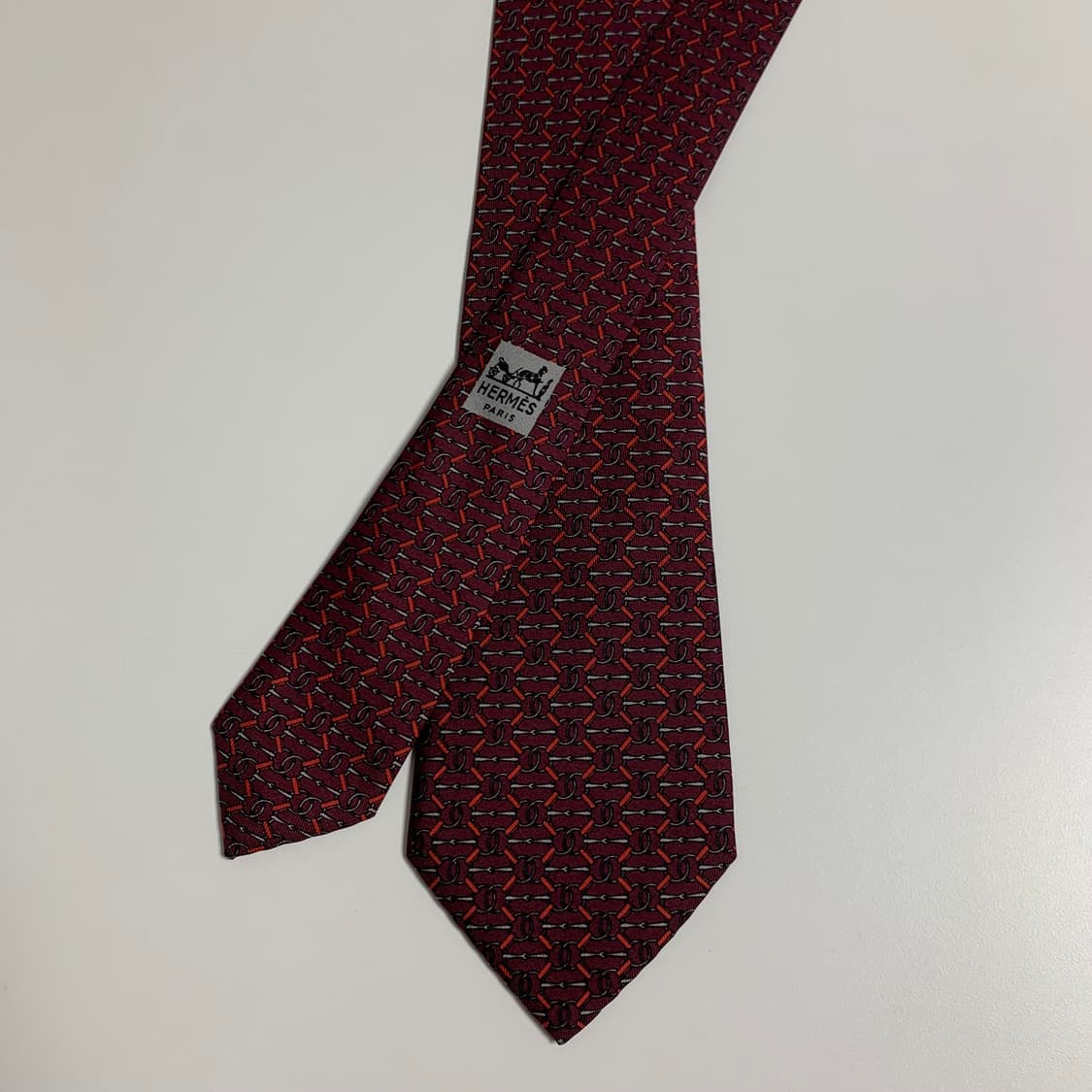 에르메스(HERMES) 레드컬러 기하학적패턴 명품넥타이 A+ 최상급 상품이미지3