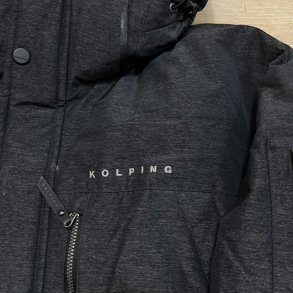 콜핑 구스다운 와펜 후드 패딩 점퍼 [차콜] L/100 상품이미지4