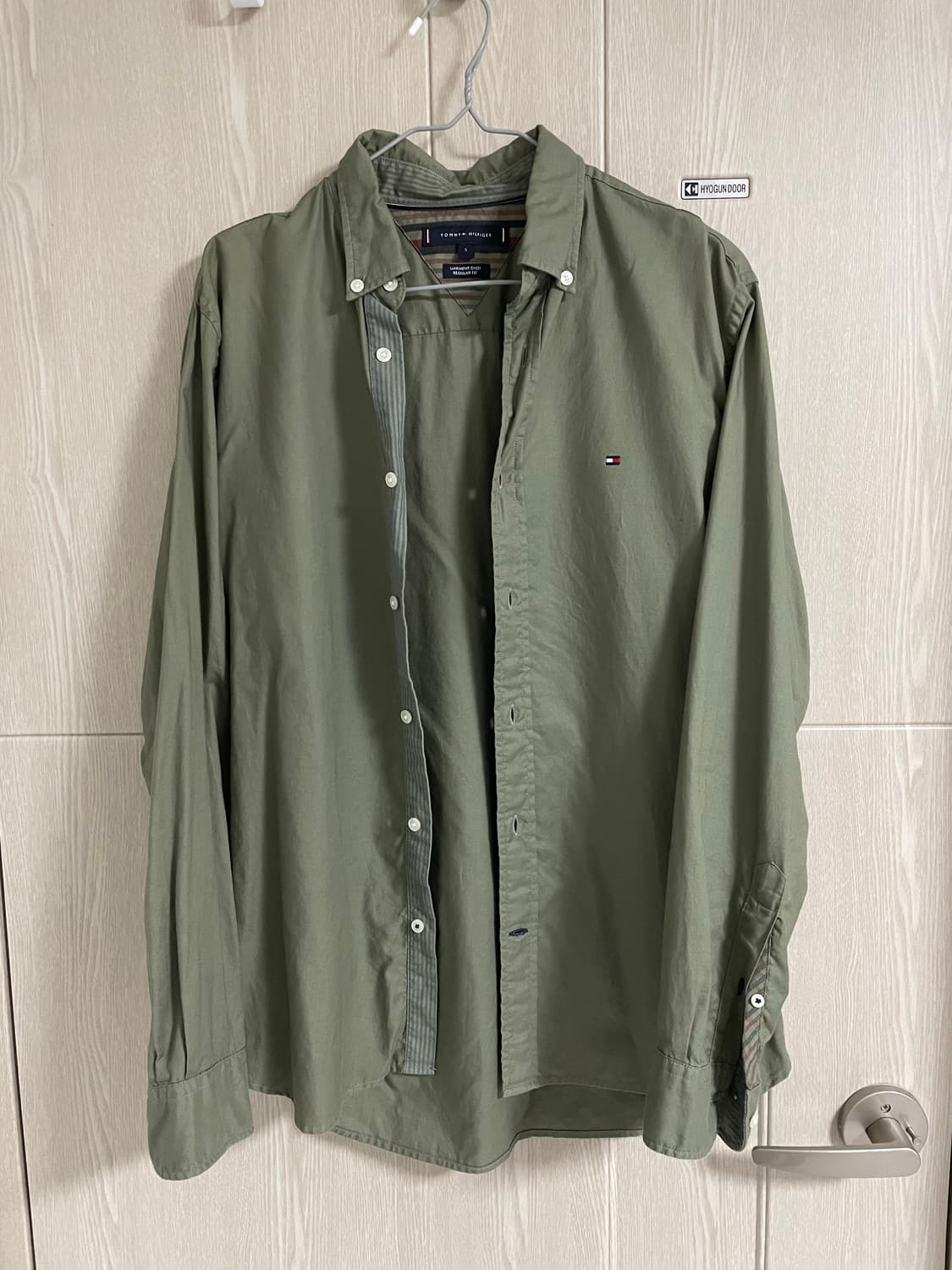 [S]타미힐피거 가먼트다이 셔츠 카키 레귤러핏 상품이미지1