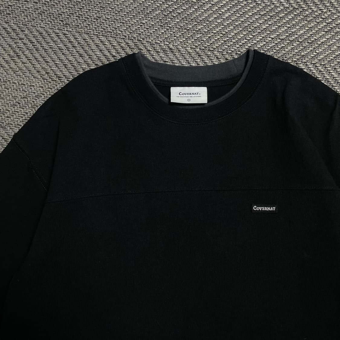 커버낫 넥 레이어드 스몰로고 박시핏 반팔 티셔츠 블랙y 5253 상품이미지4