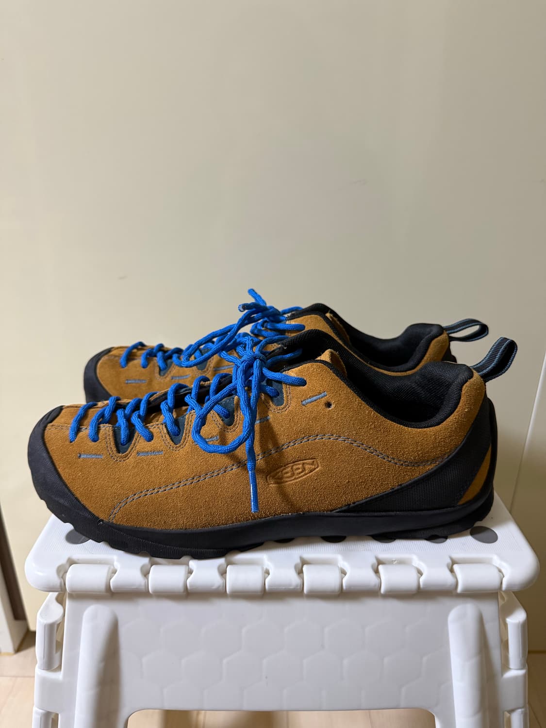 킨 재스퍼 스웨이드 스니커즈 카멜 270 상품이미지1