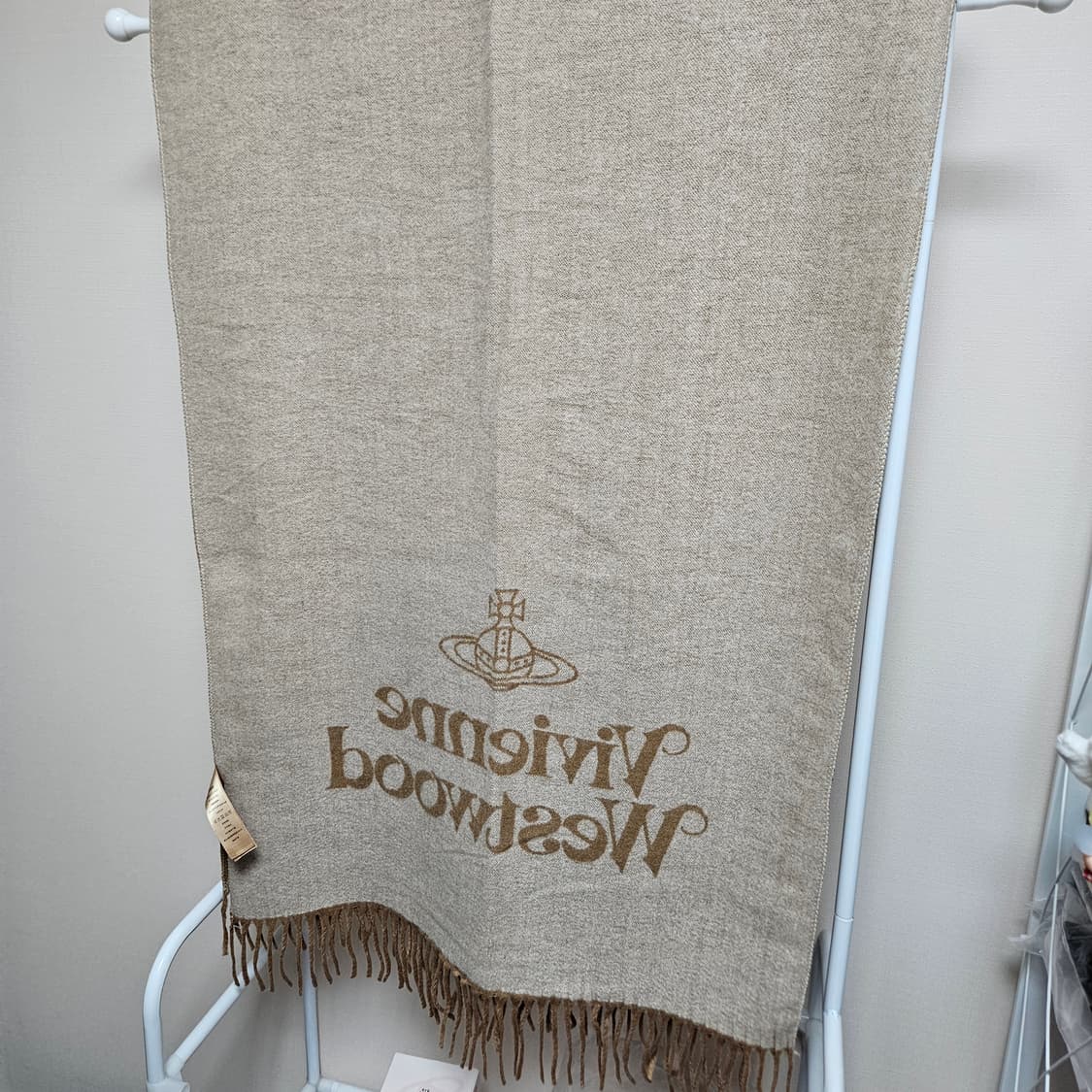 비비안웨스트우드 스타일 더블 컬러 머플러 새상품 카라멜베이지 상품이미지4