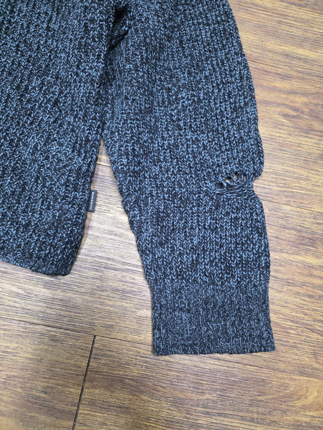 로맨틱크라운 데미지니트 상품이미지4