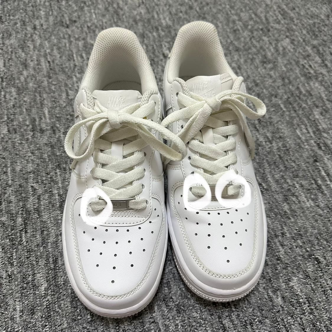 두켤레 가격! 나이키 에어포스 블랙 & 화이트 235 상품이미지7