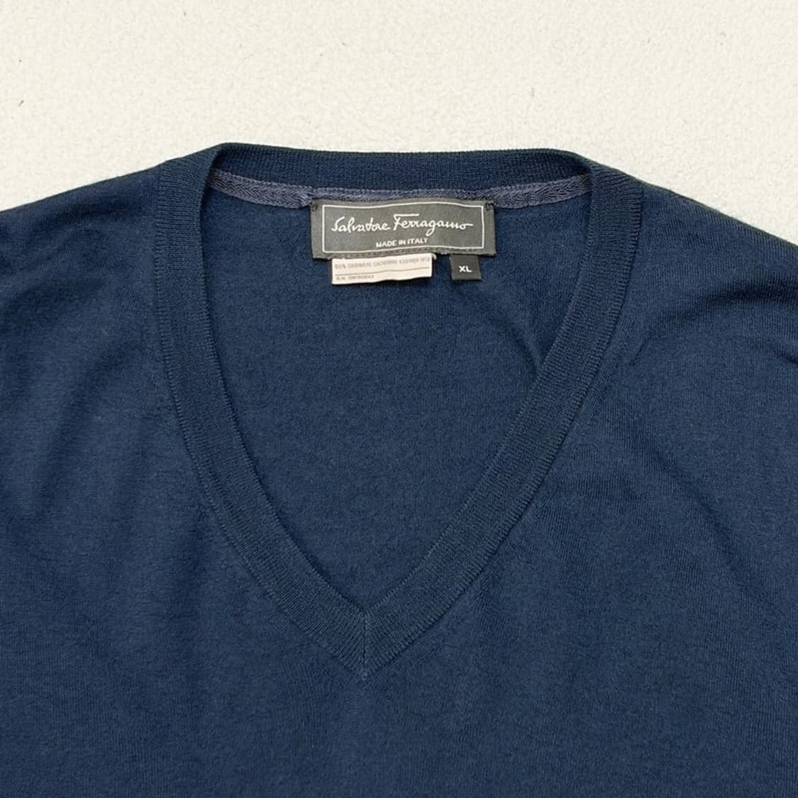 FERRAGAMO 캐시미어100% 브이넥 스웨터 XL 상품이미지3
