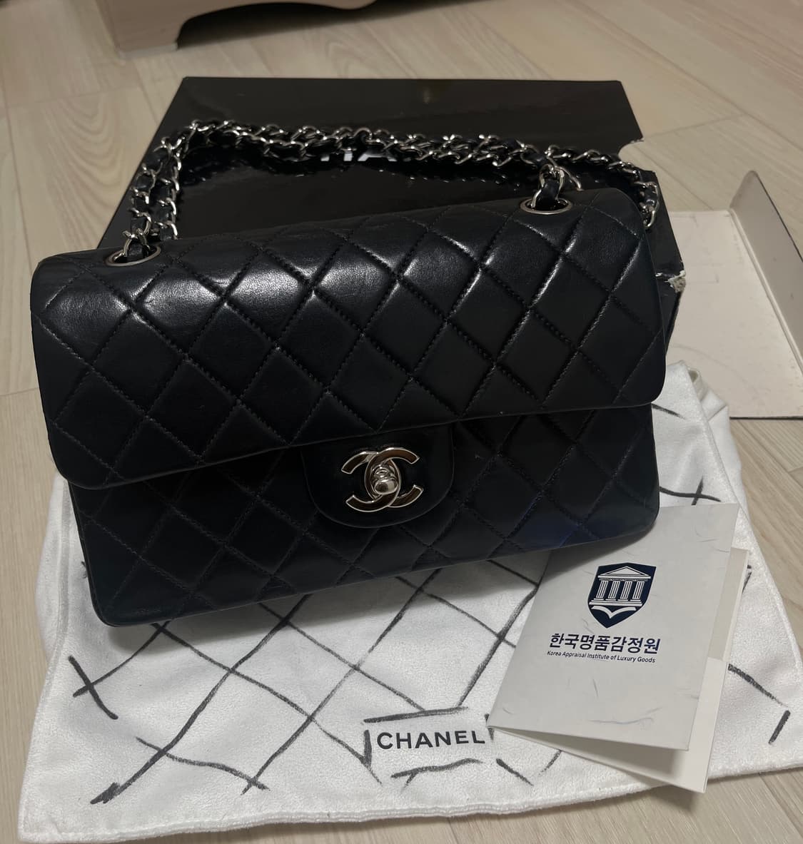 샤넬 클레식 스몰 램스킨 은장 상품이미지1