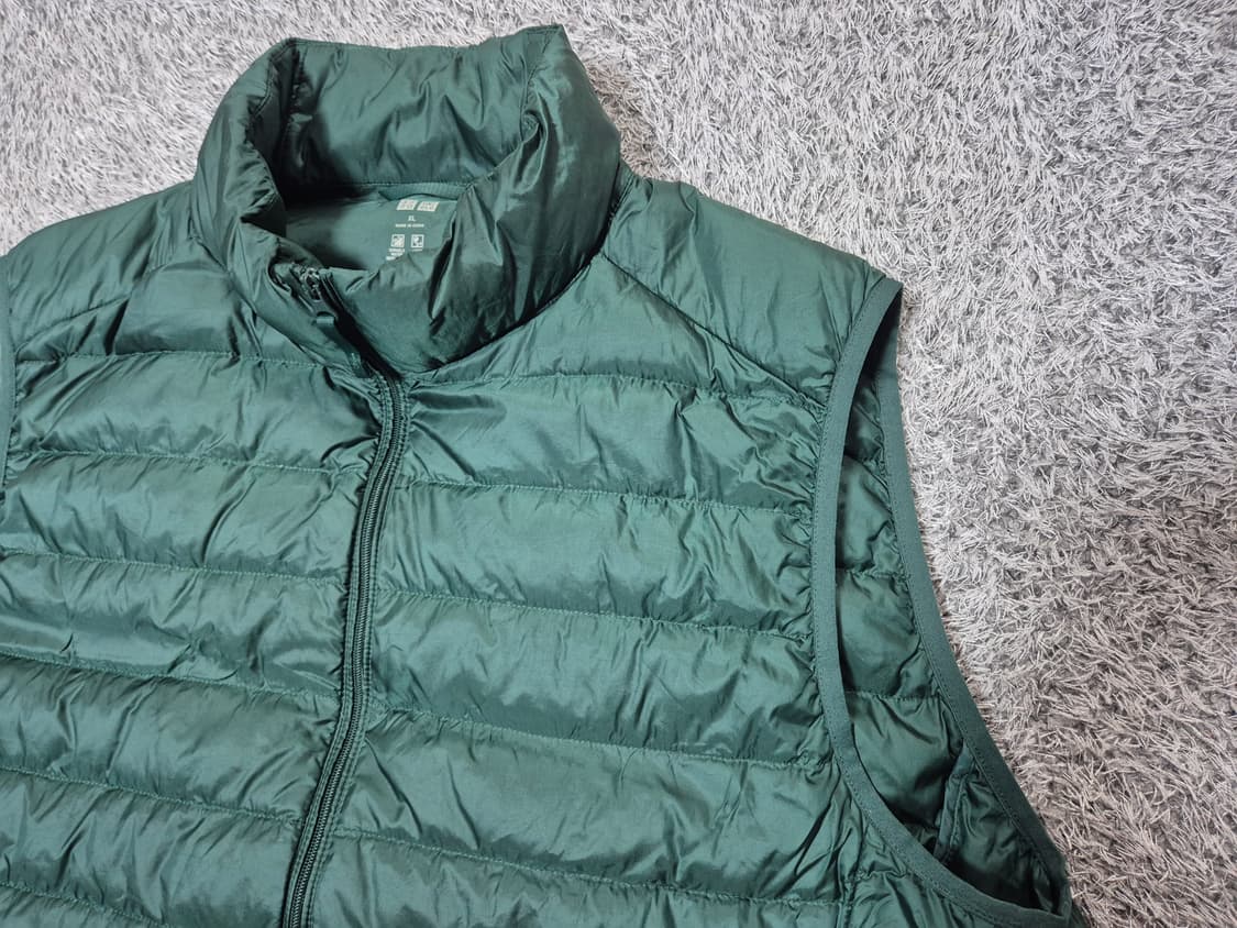 유니클로 남성 경량 다운 패딩 조끼 XL 상품이미지2