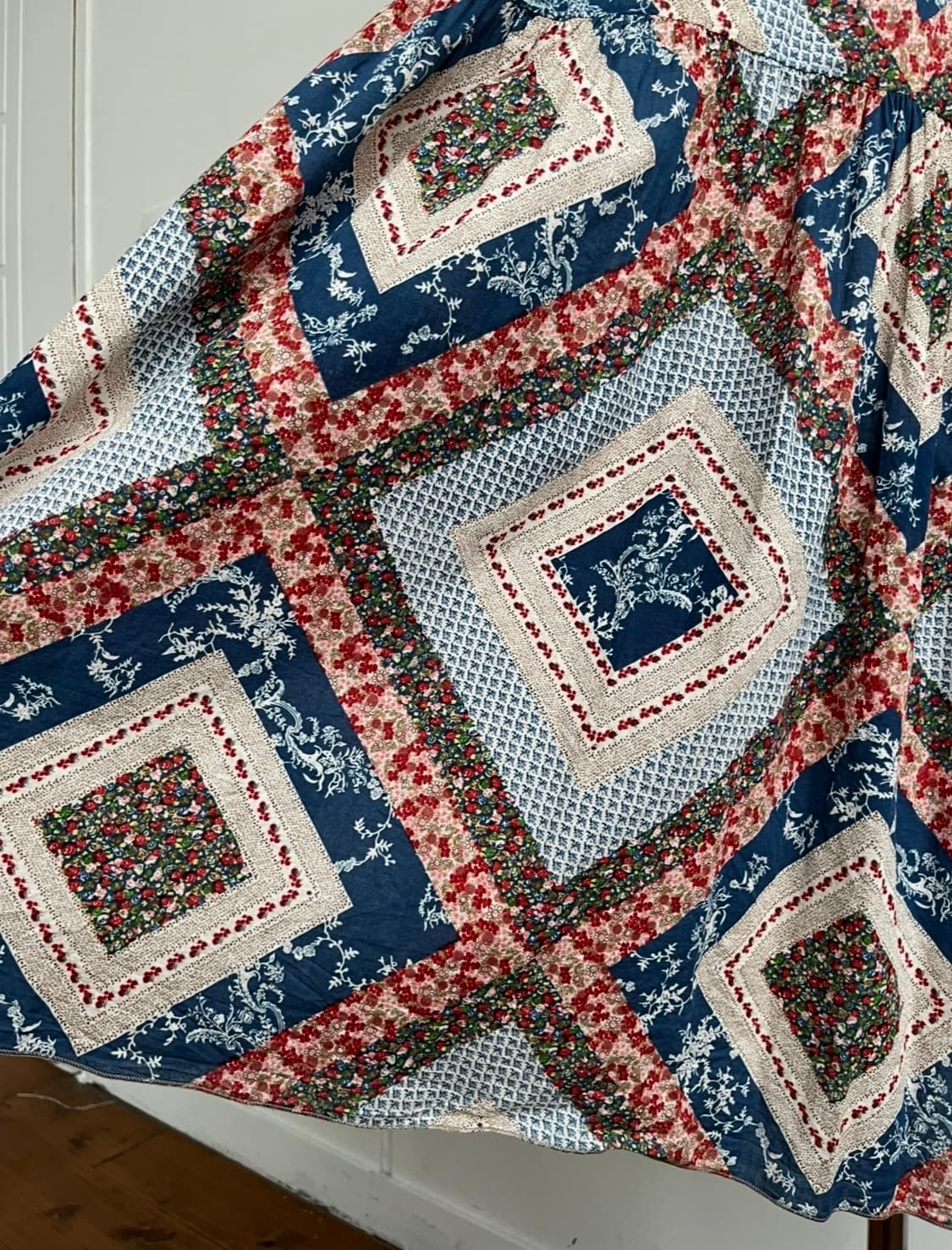 네이비 빈티지 패턴 슬리브리스 롱 원피스 상품이미지3