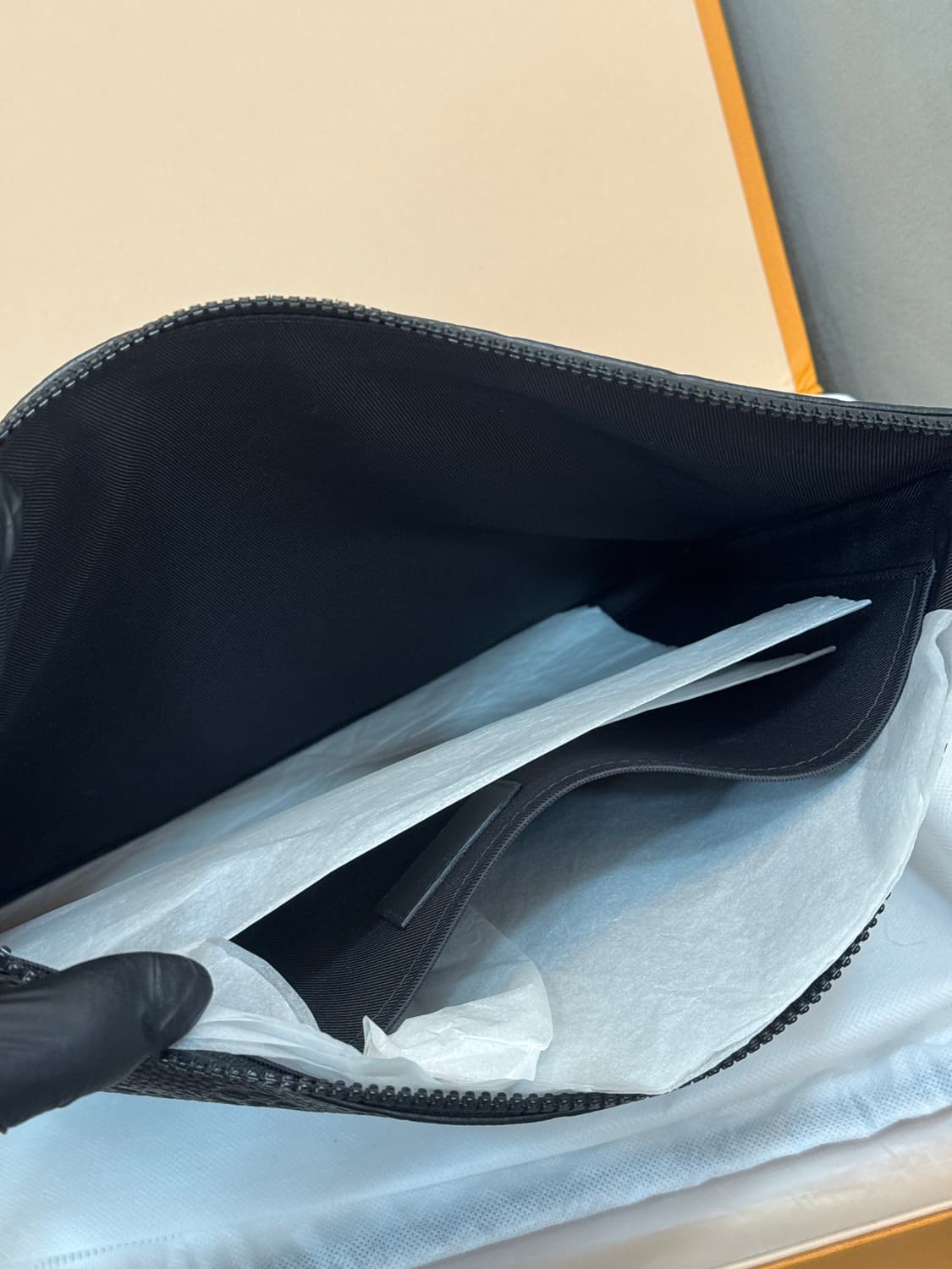 루이비통 버질아블로 쉐도우 체인 클러치  상품이미지3