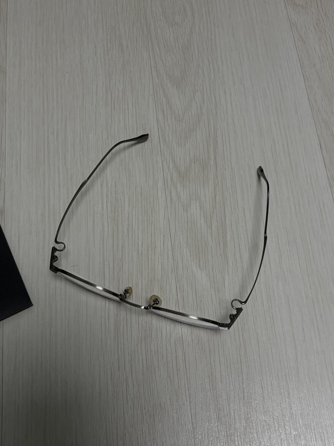 포나인즈 S-145tw 엔틱실버 티타늄 안경테 상품이미지2