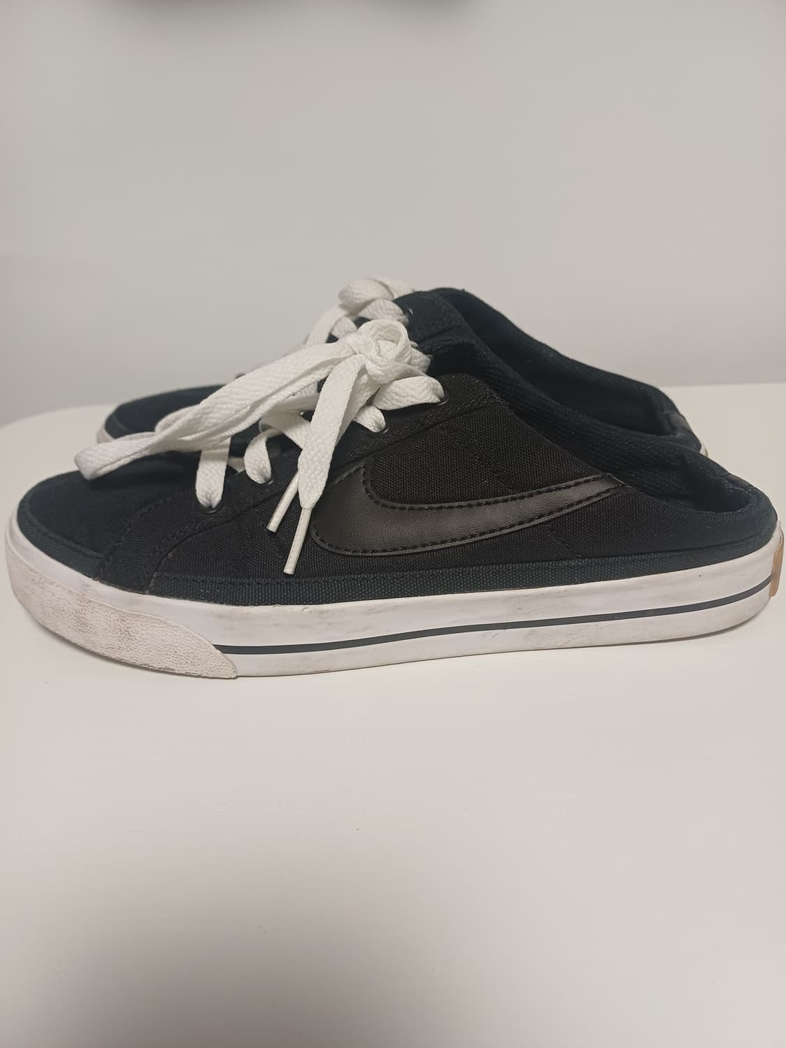 나이키 코트 레거시 뮬 검흰(235) - 상태 양호 / 스테디셀러 상품이미지1